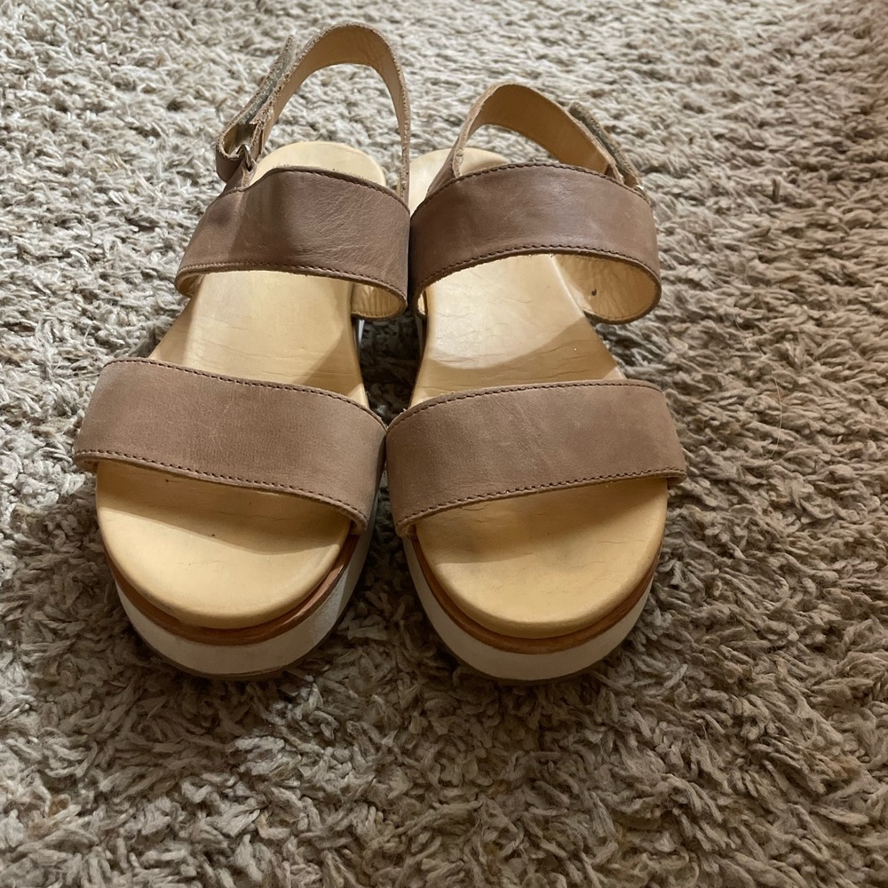 Nisolo brown sandals with strap. Worn twice.